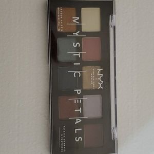 NYX Mystic Petals (Dark Mystic)